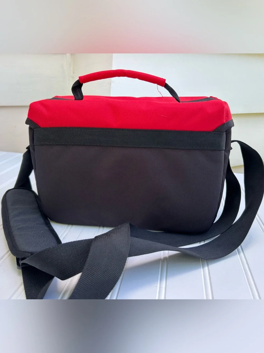 Canon Camera Bag Red Black Carry Travel Buckle Shoulder Strap Padded NWOT